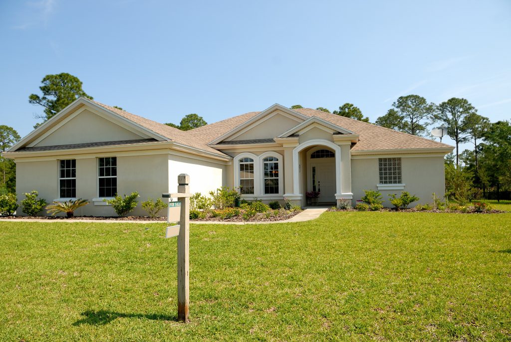 small tan rambler home for sale by flat rate brokerage